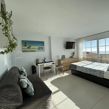 Peaceful With Amazing Sea Views And Free Parking Apartamento